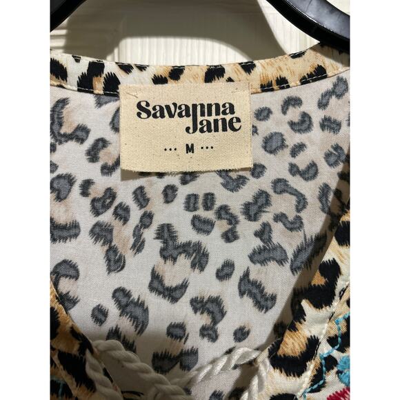 Savanna Jane Lepards Cheetah Embroidered Bell Sleeve Top M - Picture 3 of 4